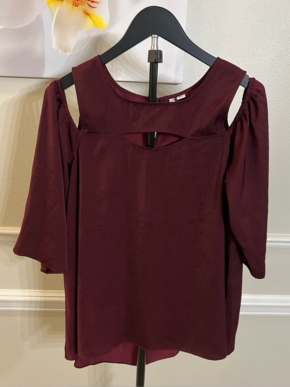 Cato Women’s Burgundy Cold Shoulder Top! 💟